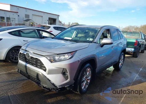 2021 Toyota Rav4 Xle Premium z USA, uszkodzony, nr VIN 2T3A1RFVXMC182690